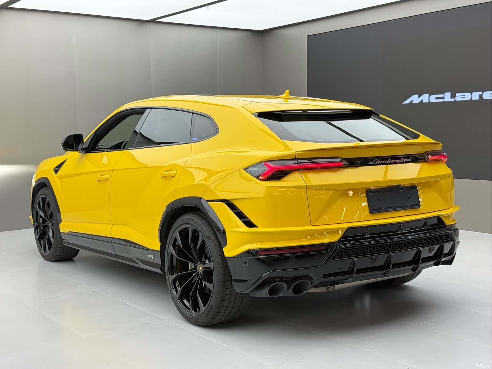 Lamborghini Urus, 2023 все фото