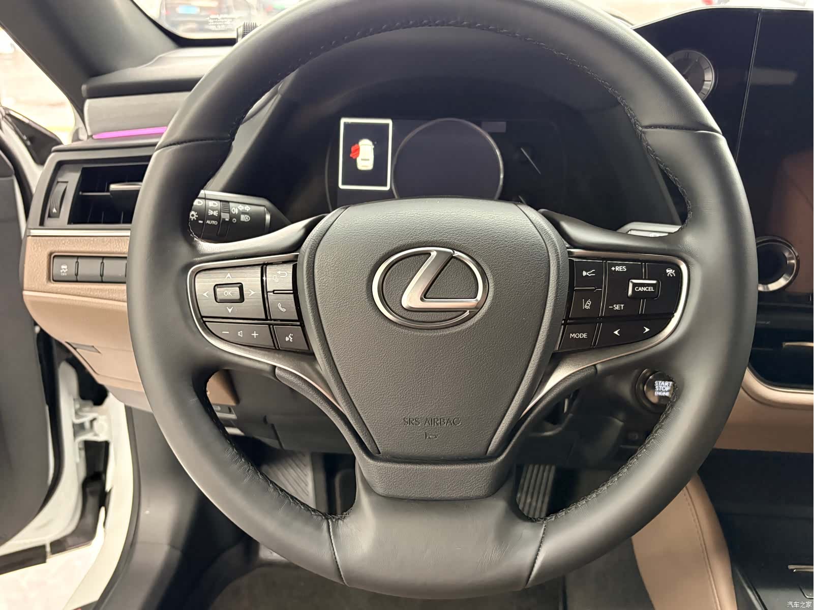 Lexus ES, 2025 11