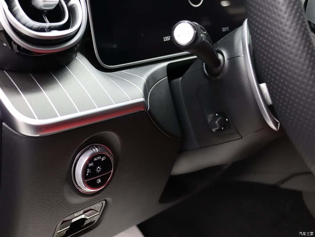 Mercedes-Benz C-Class, 2024 24
