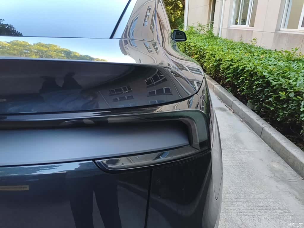 Tesla Model Y, 2025 8