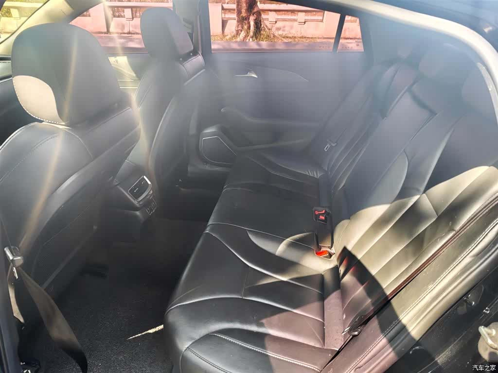 Hongqi H5, 2021 8