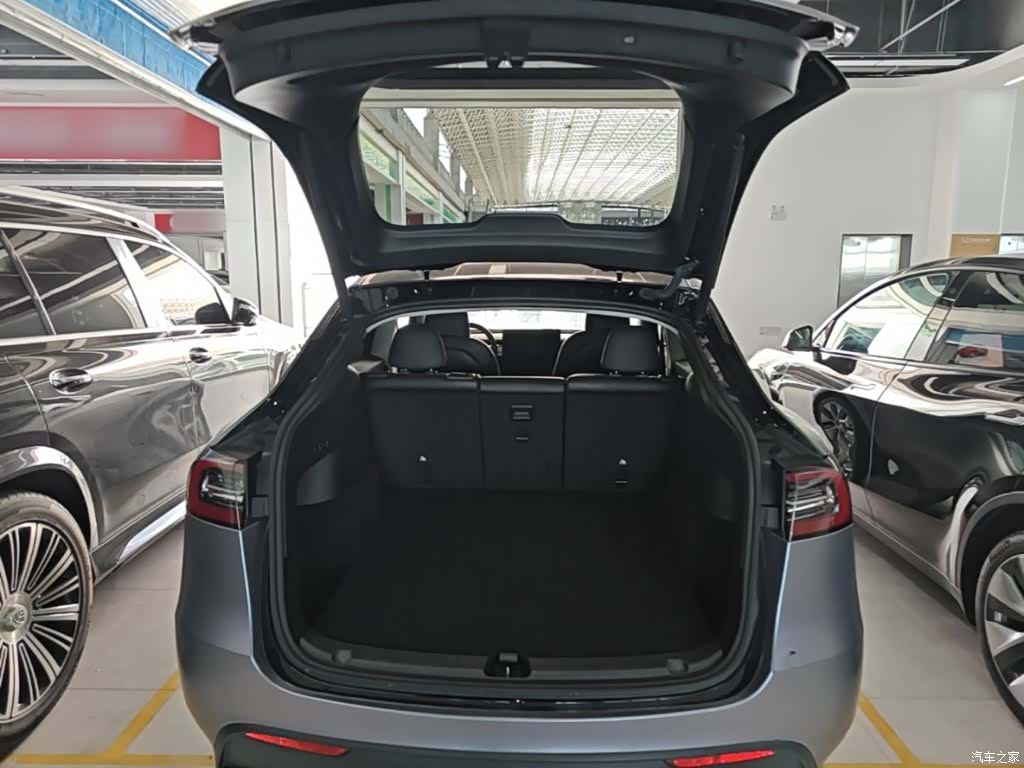 Tesla Model Y, 2023 19