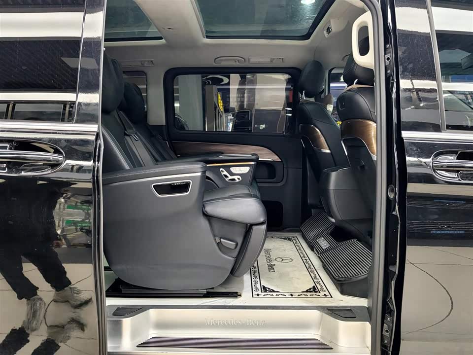 Mercedes-Benz V-class