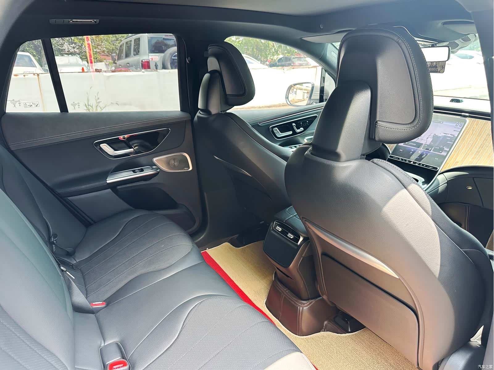 Mercedes-Benz EQE, 2024 15