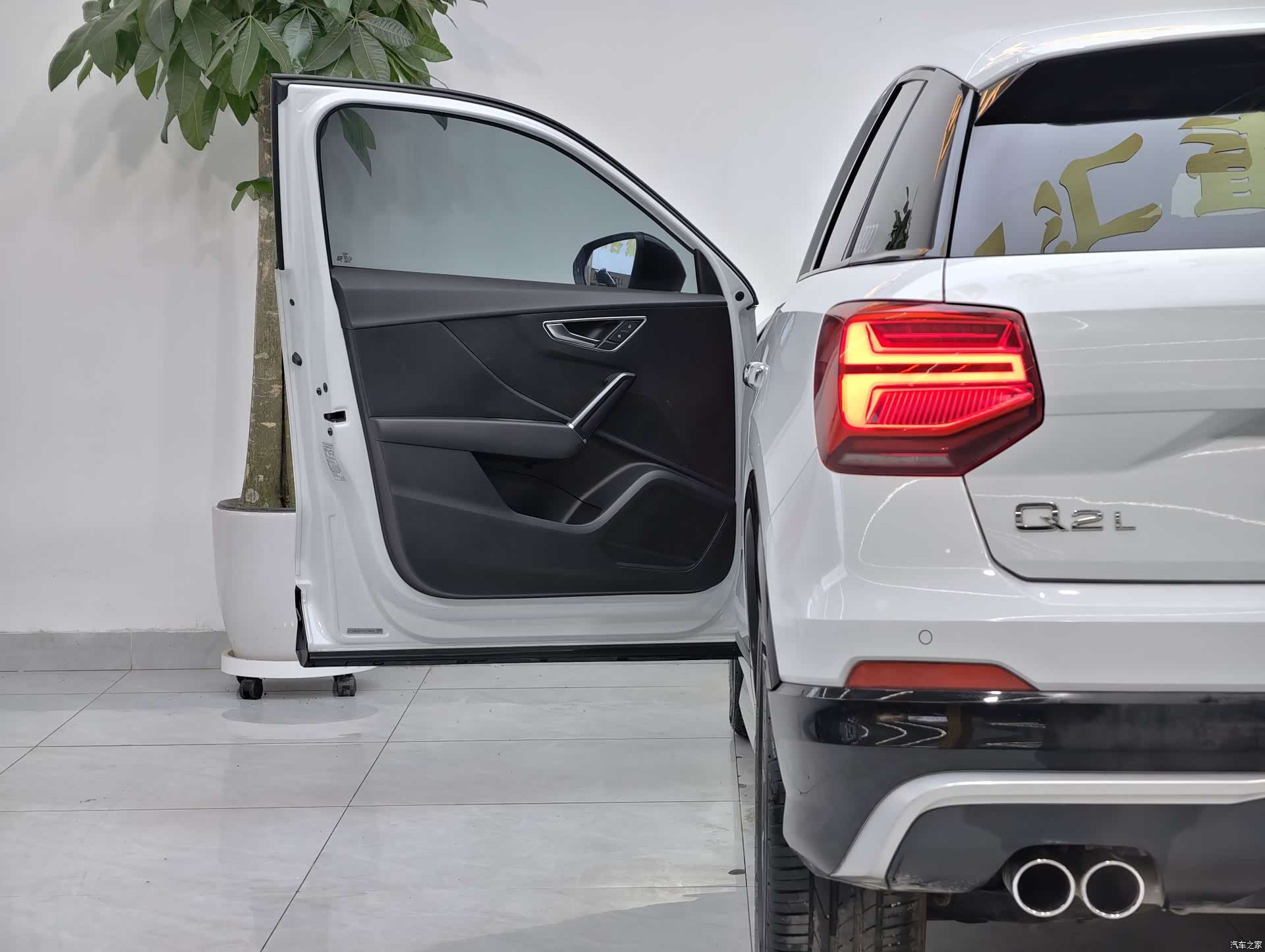 Audi Q2L, 2019 11