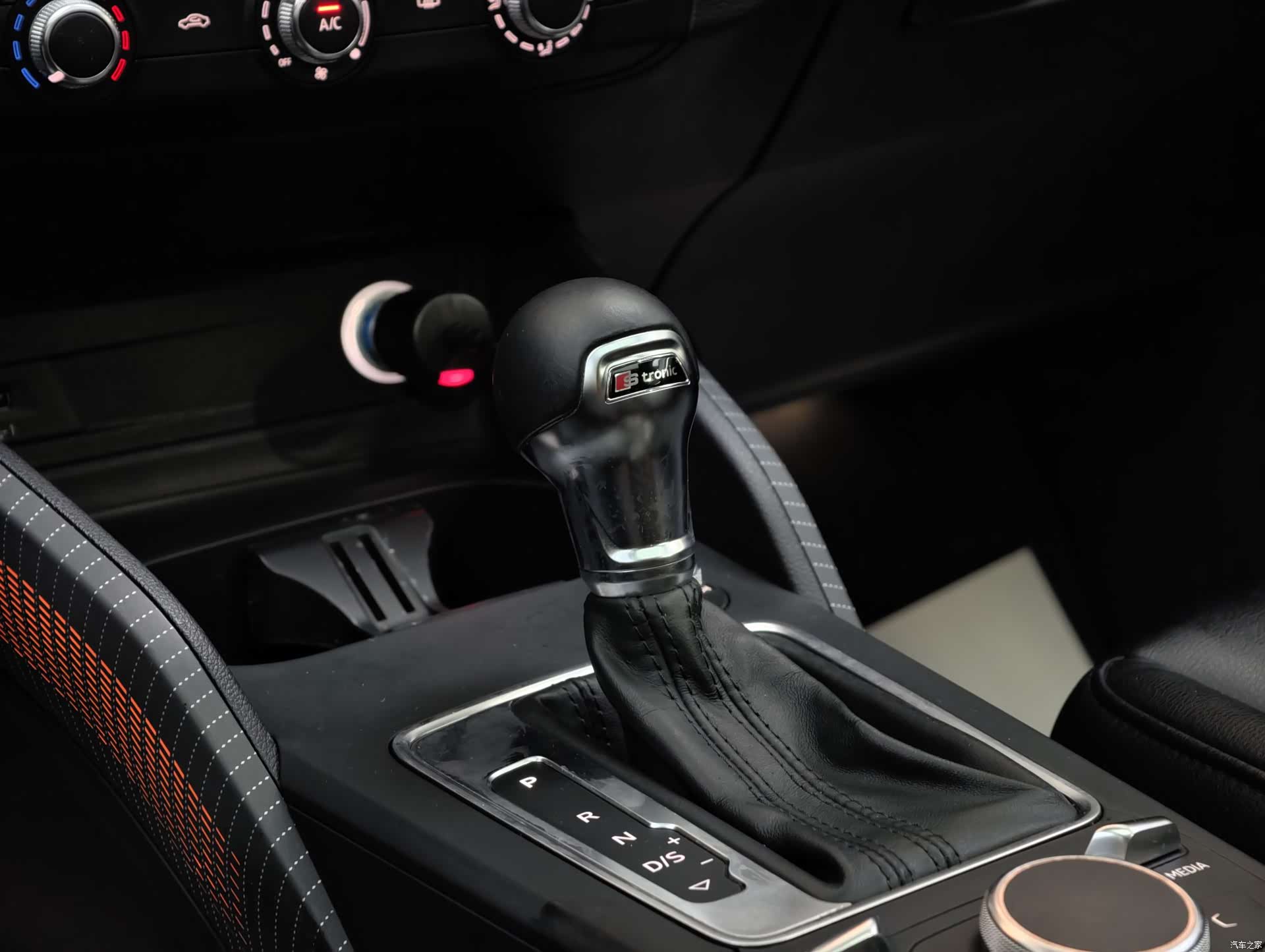 Audi Q2L, 2019 30