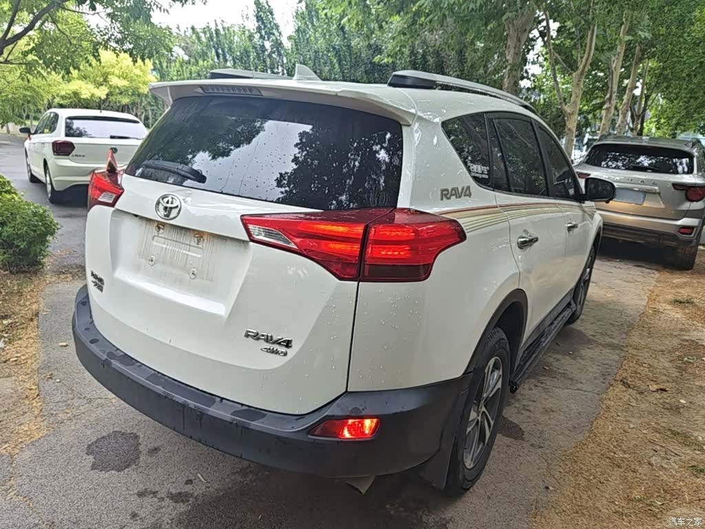 Toyota RAV4, 2015 все фото