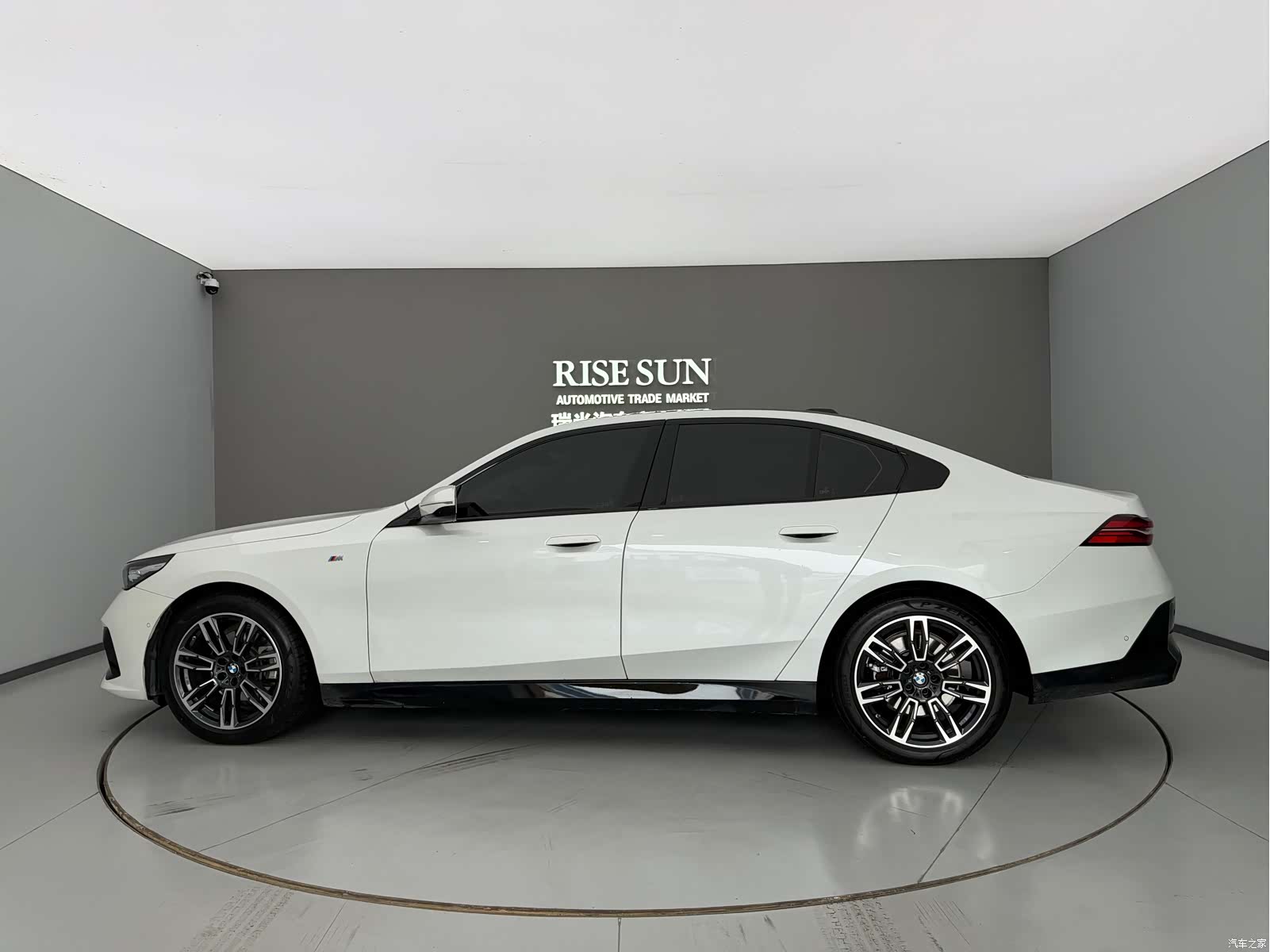 BMW 5 Series, 2024 4
