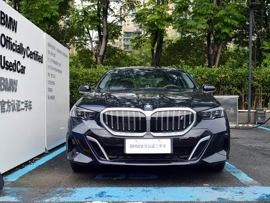 BMW i5