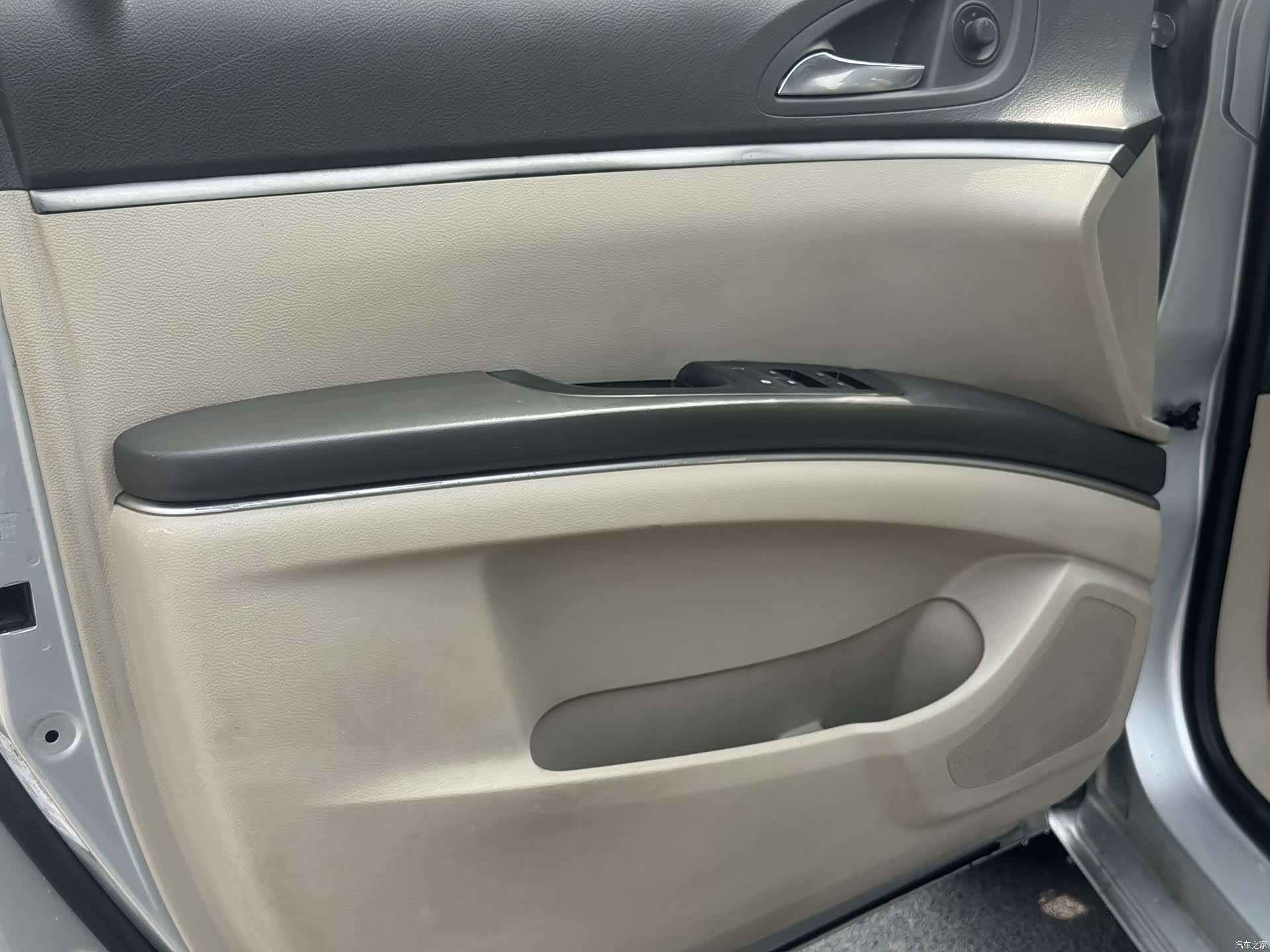 Buick GL8, 2011 14