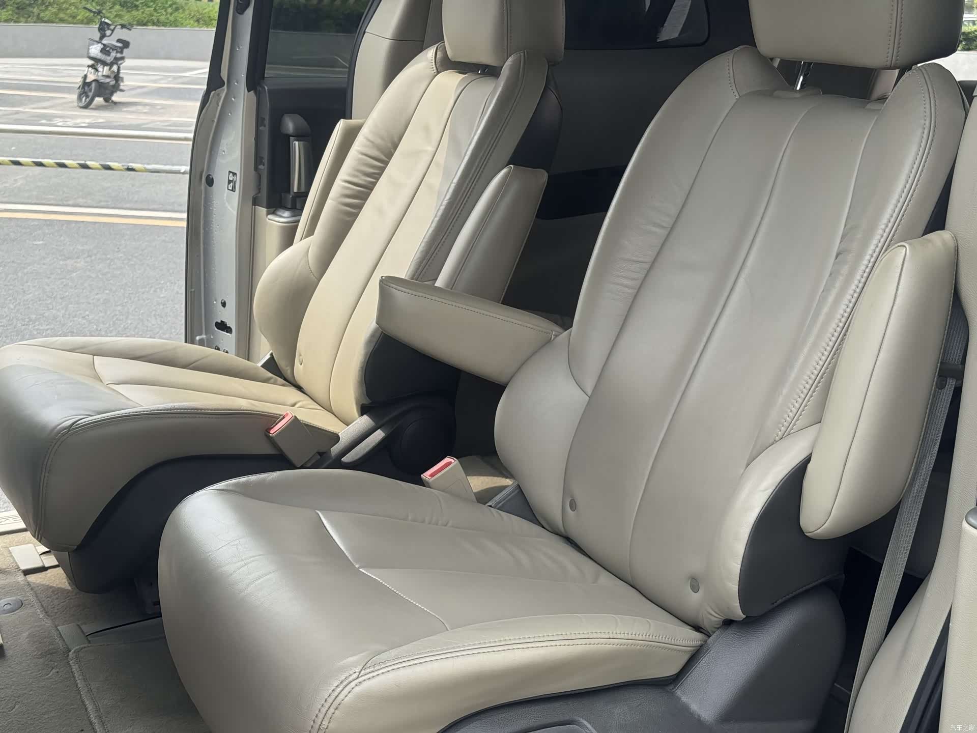 Buick GL8, 2011 21