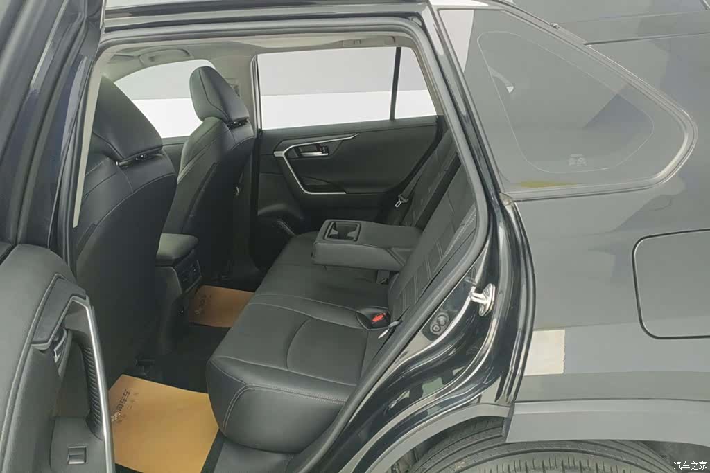 Toyota Wildlander, 2022 11