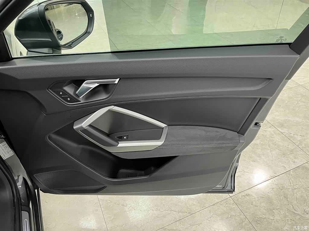 Audi Q3, 2022 12