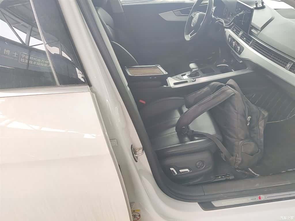 Audi A4L, 2024 25