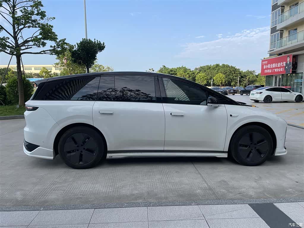 Li Auto i8, 2025 8