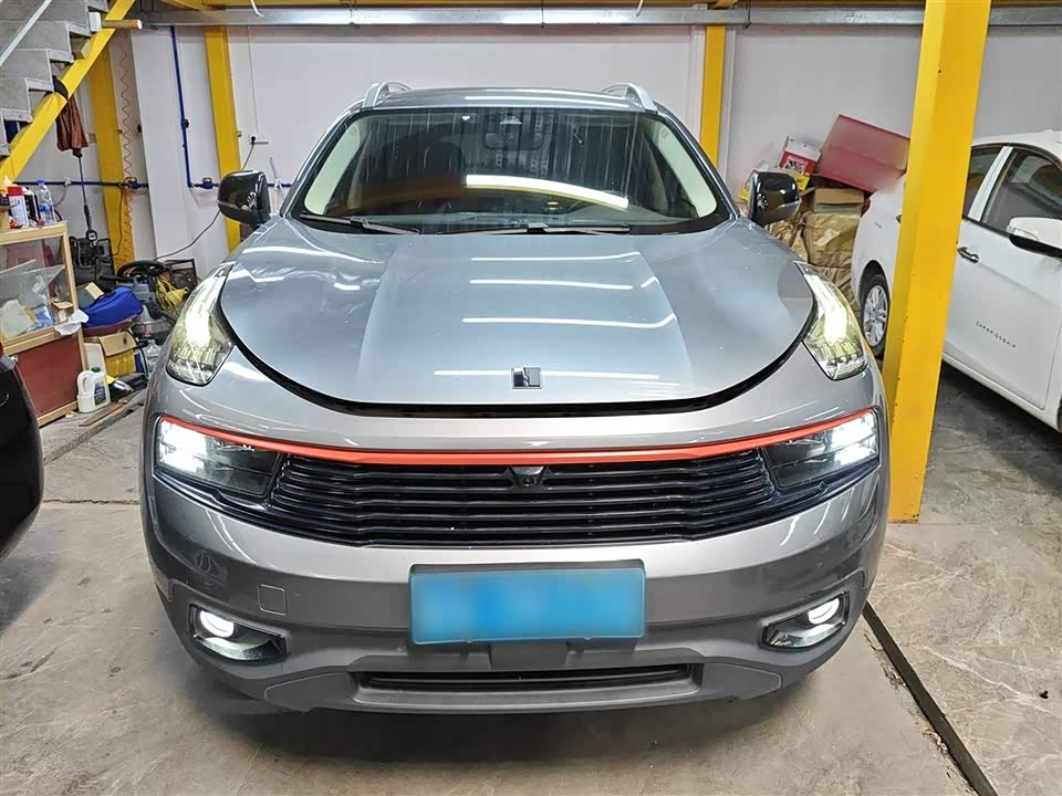 Lynk & Co 01