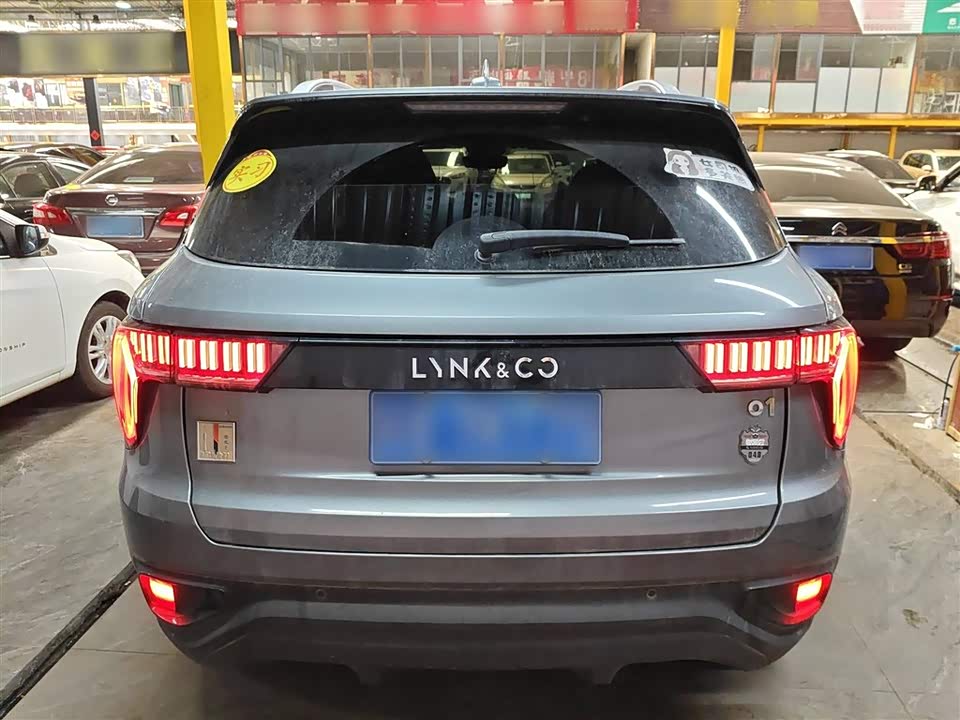 Lynk & Co 01