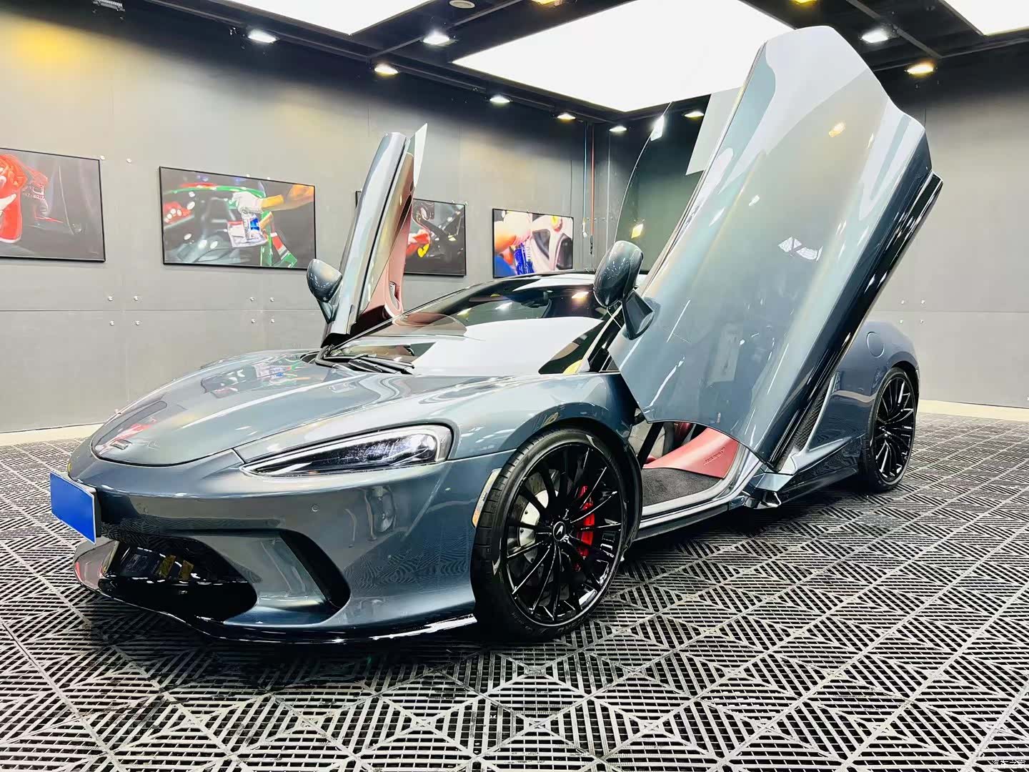 McLaren GT