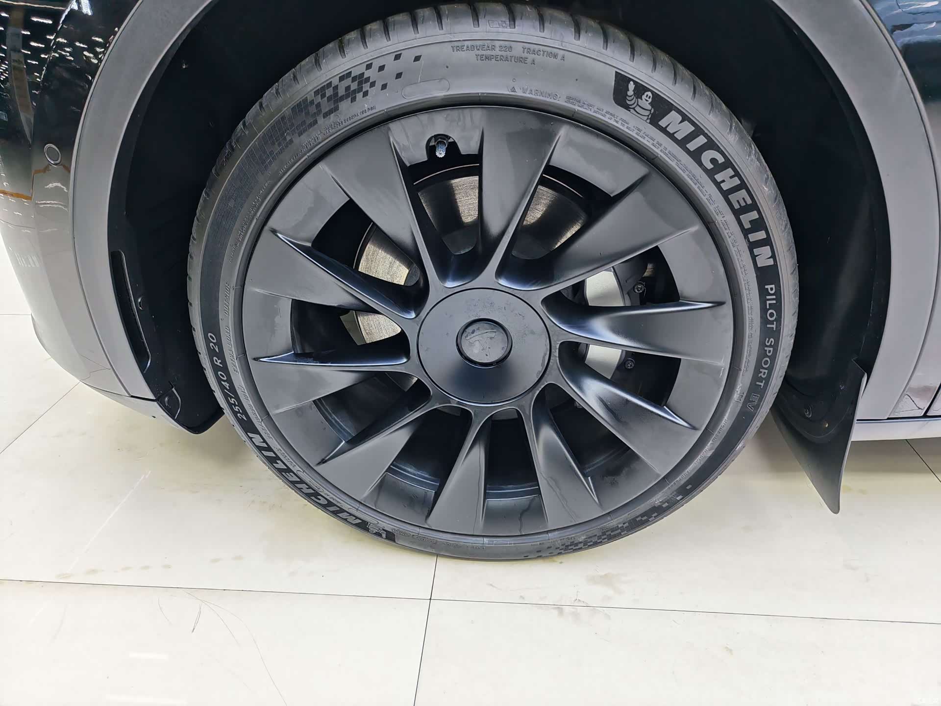 Tesla Model Y, 2023 16