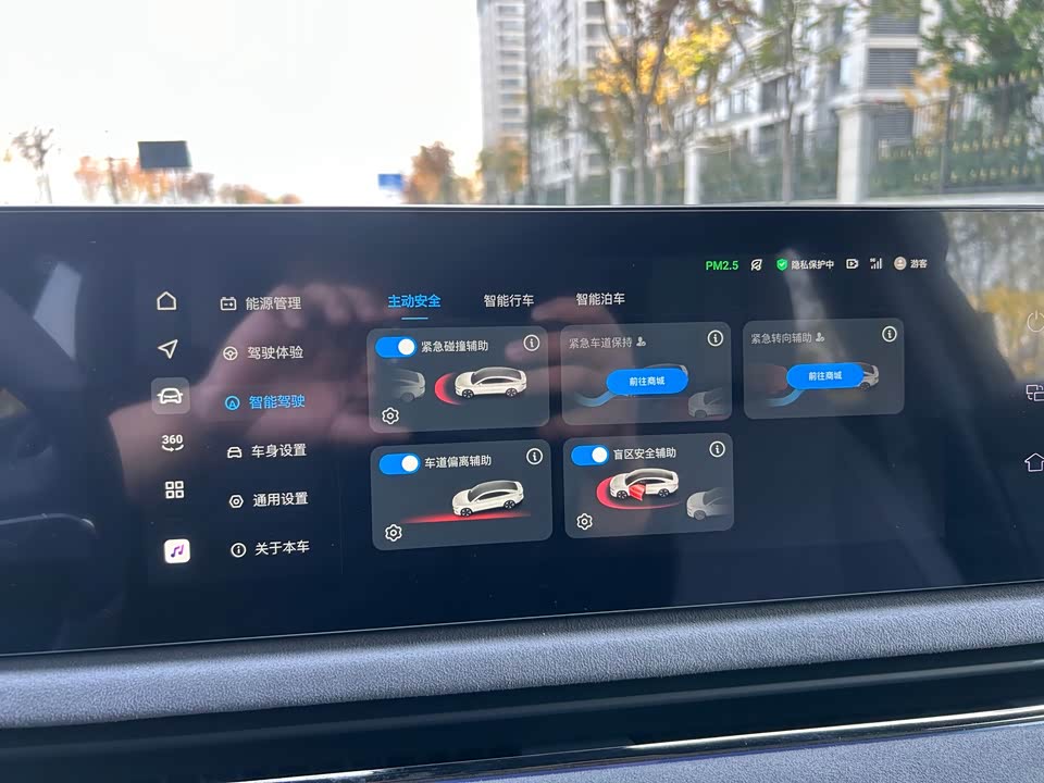 VOYAH Lantu chasing light