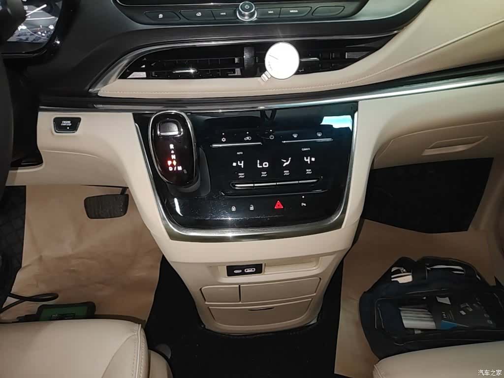 Buick GL8, 2023 10