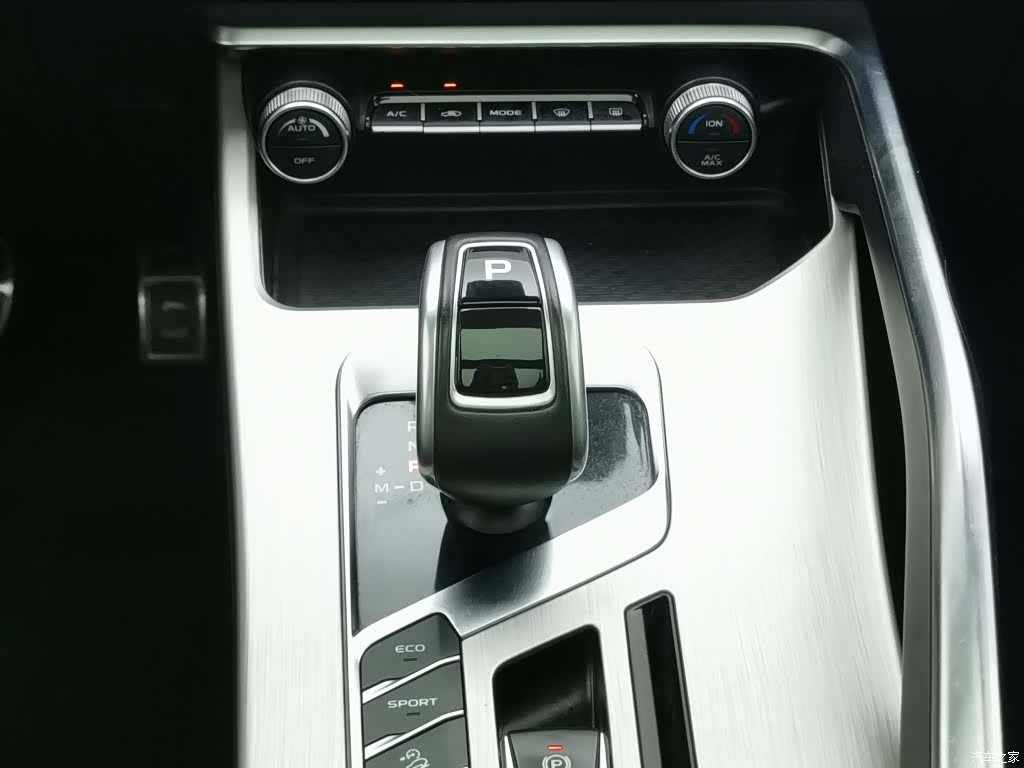 Geely Coolray, 2021 13