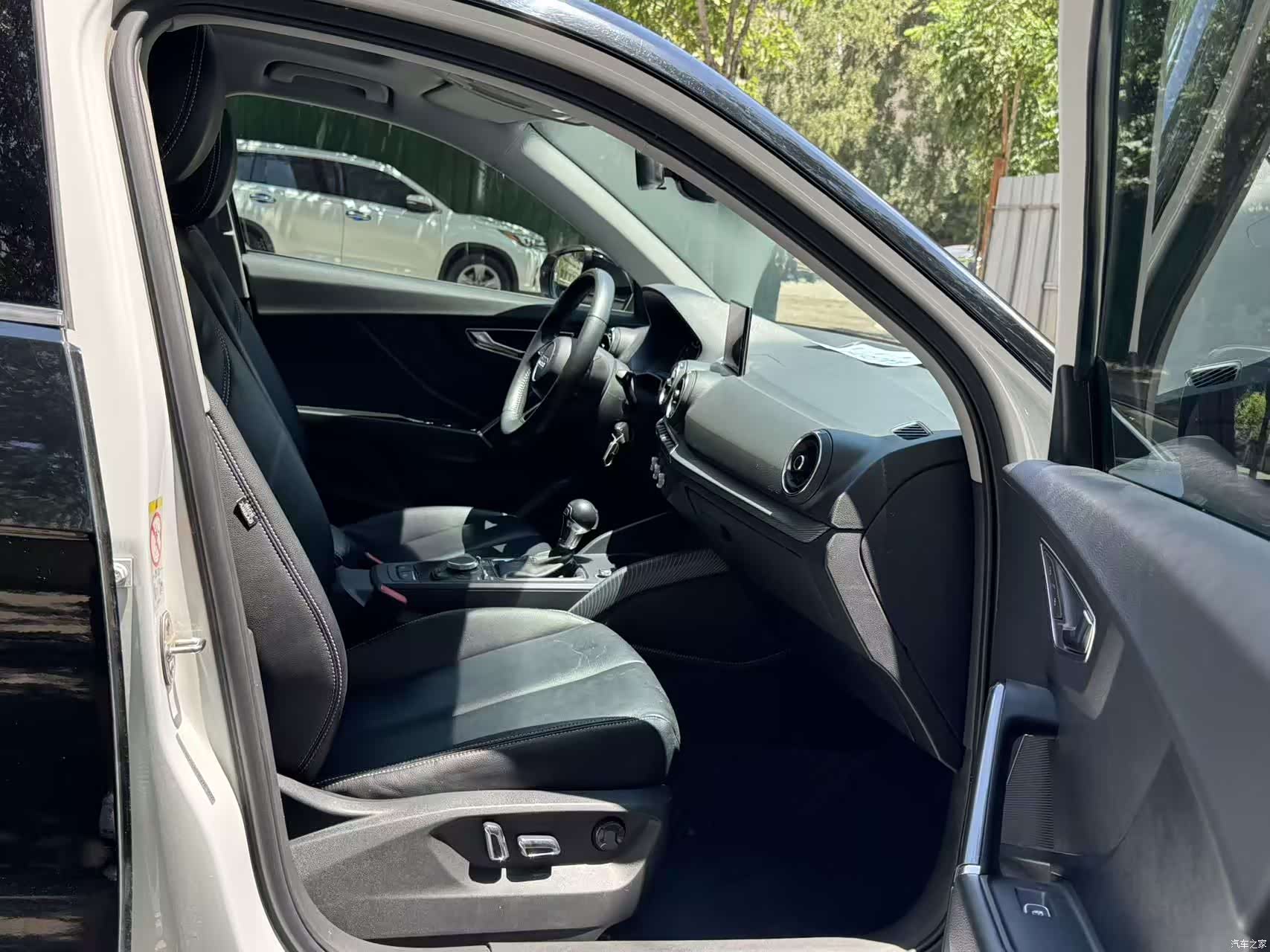 Audi Q2L, 2019 11