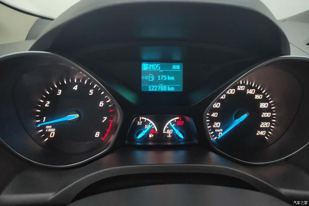 Ford Kuga, 2015 14