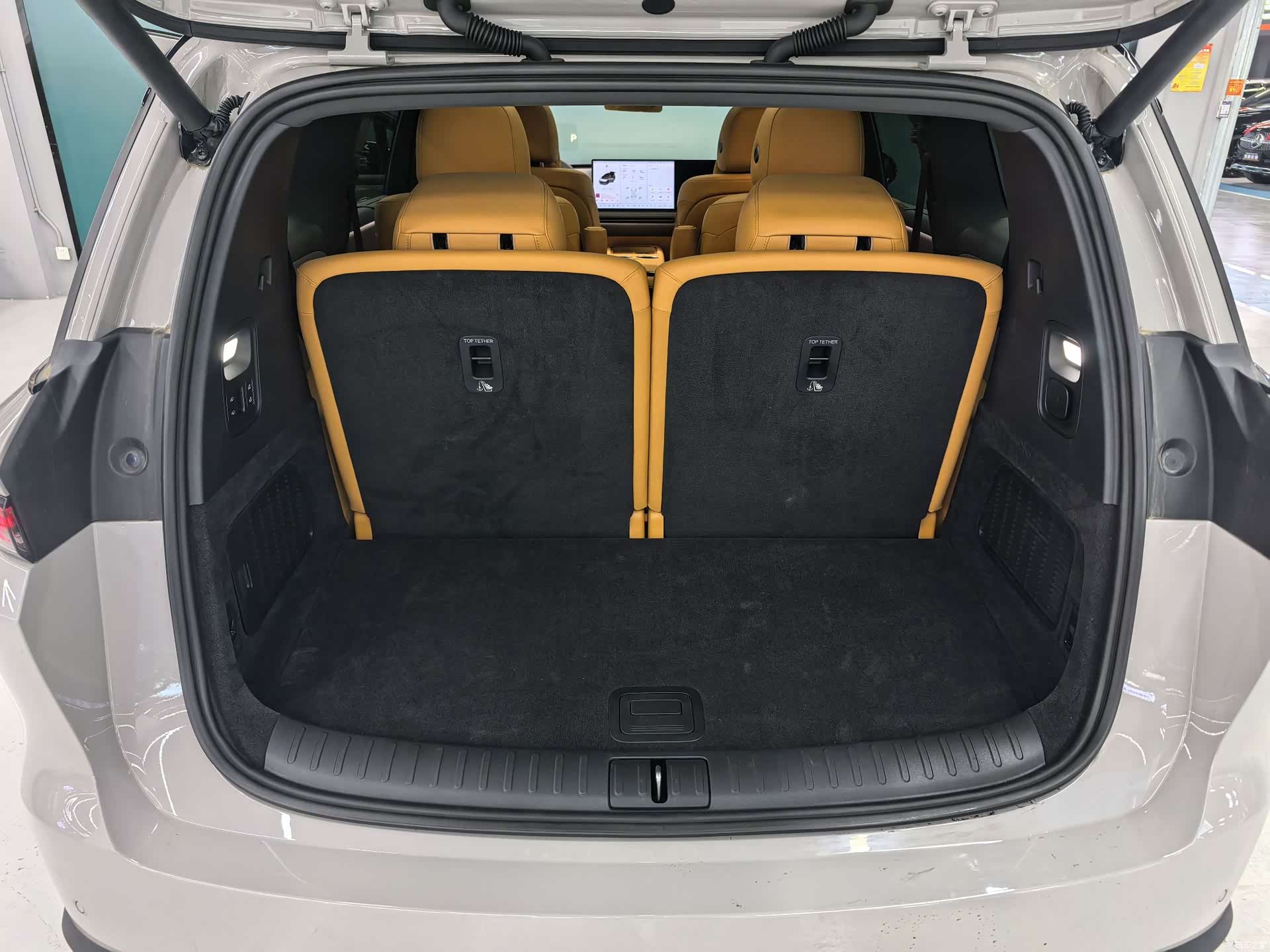 Li Auto i8, 2025 13