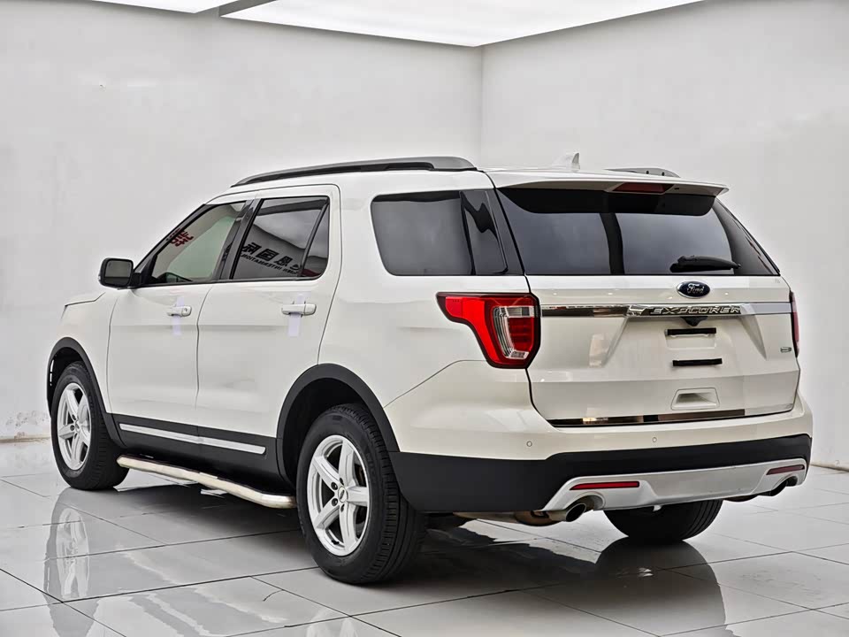 Ford Explorer Ford Explorer