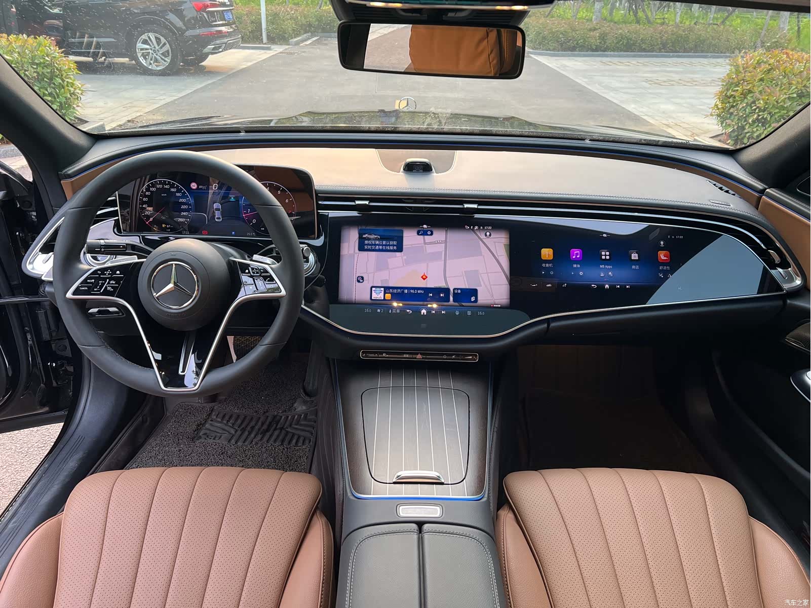 Mercedes-Benz E-Class, 2025 4