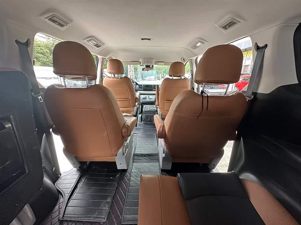 MAXUS Chase G10