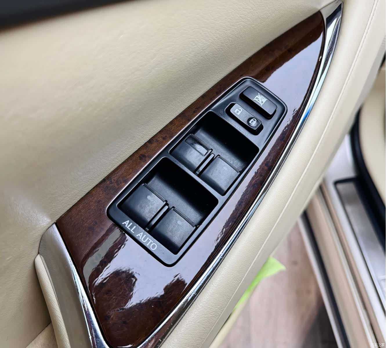 Lexus ES, 2011 11