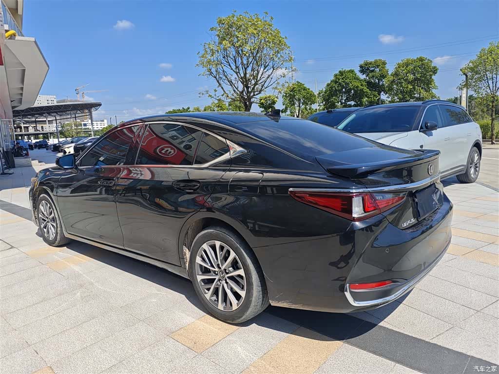 Lexus ES, 2024 3