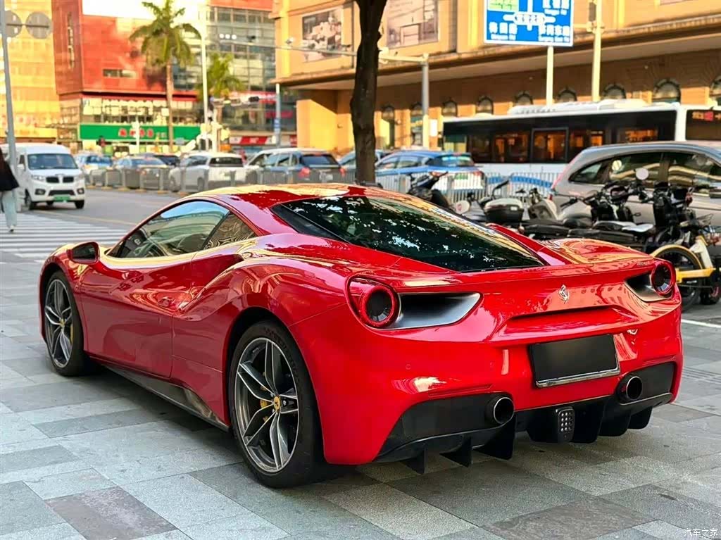 Ferrari 488, 2016 6