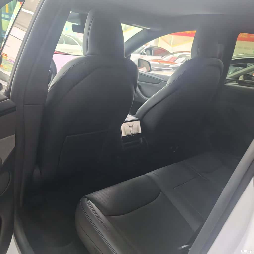 Tesla Model Y, 2026 7