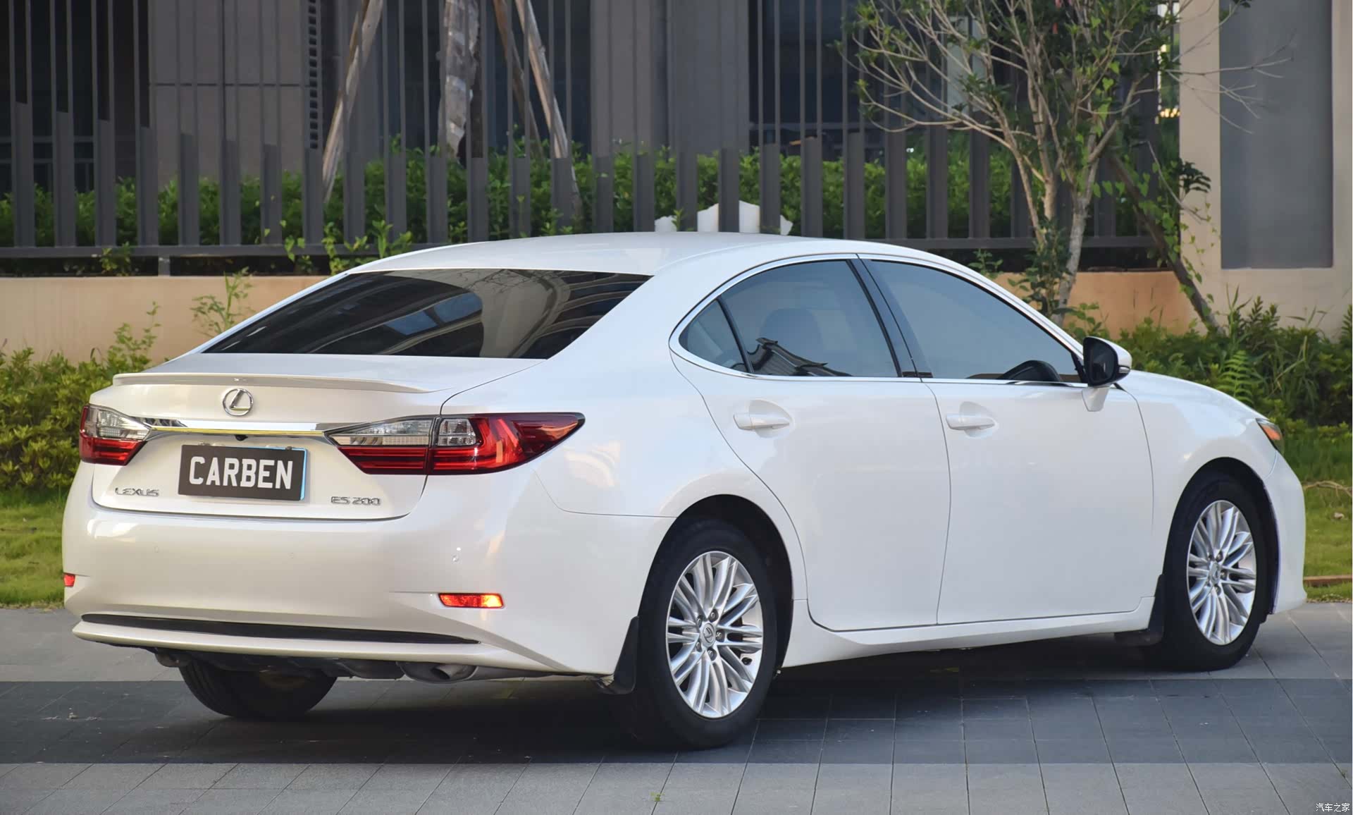 Lexus ES, 2017 9