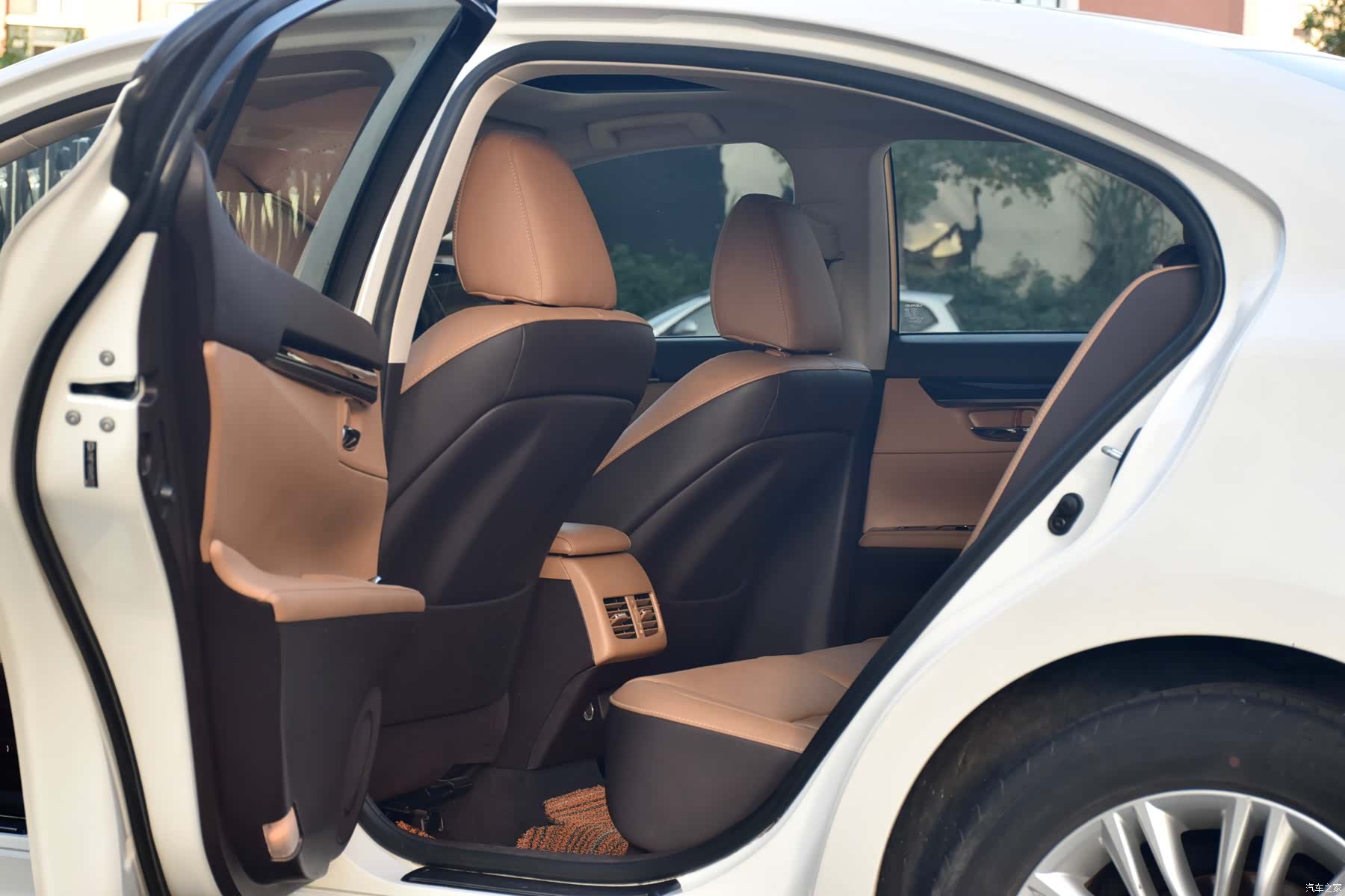 Lexus ES, 2017 все фото