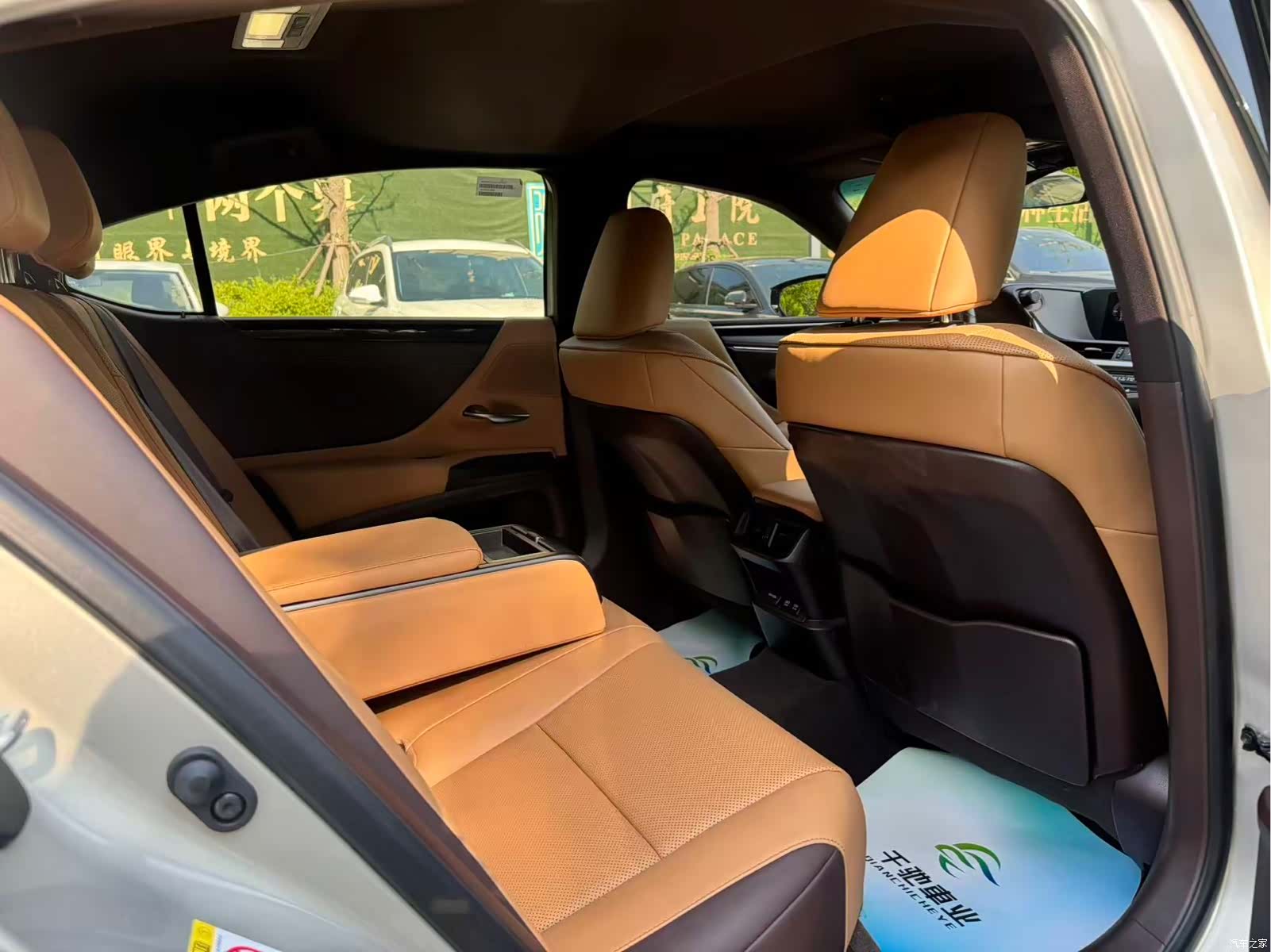 Lexus ES, 2019 8