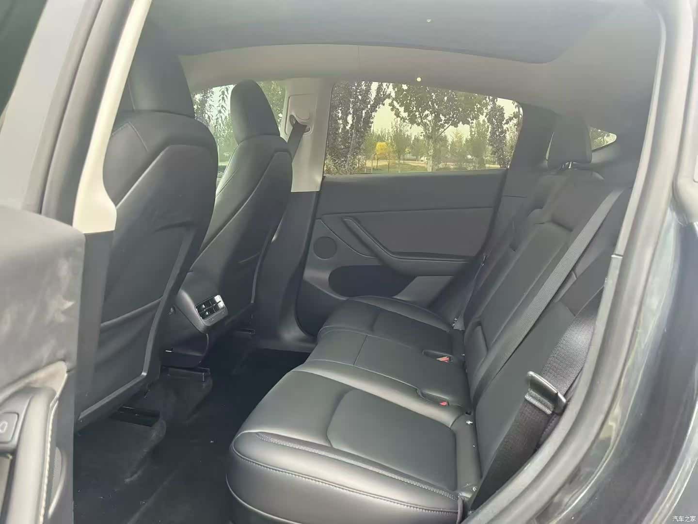 Tesla Model Y, 2024 8