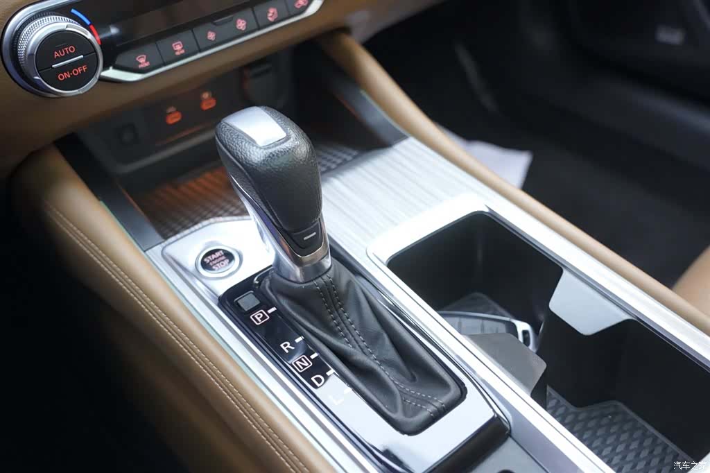 Nissan Teana, 2023 14