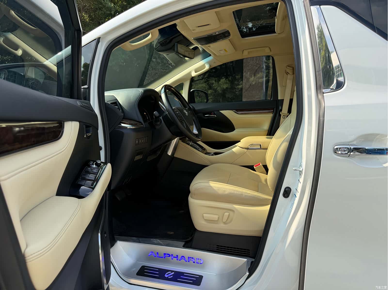 Toyota Alphard, 2021 4