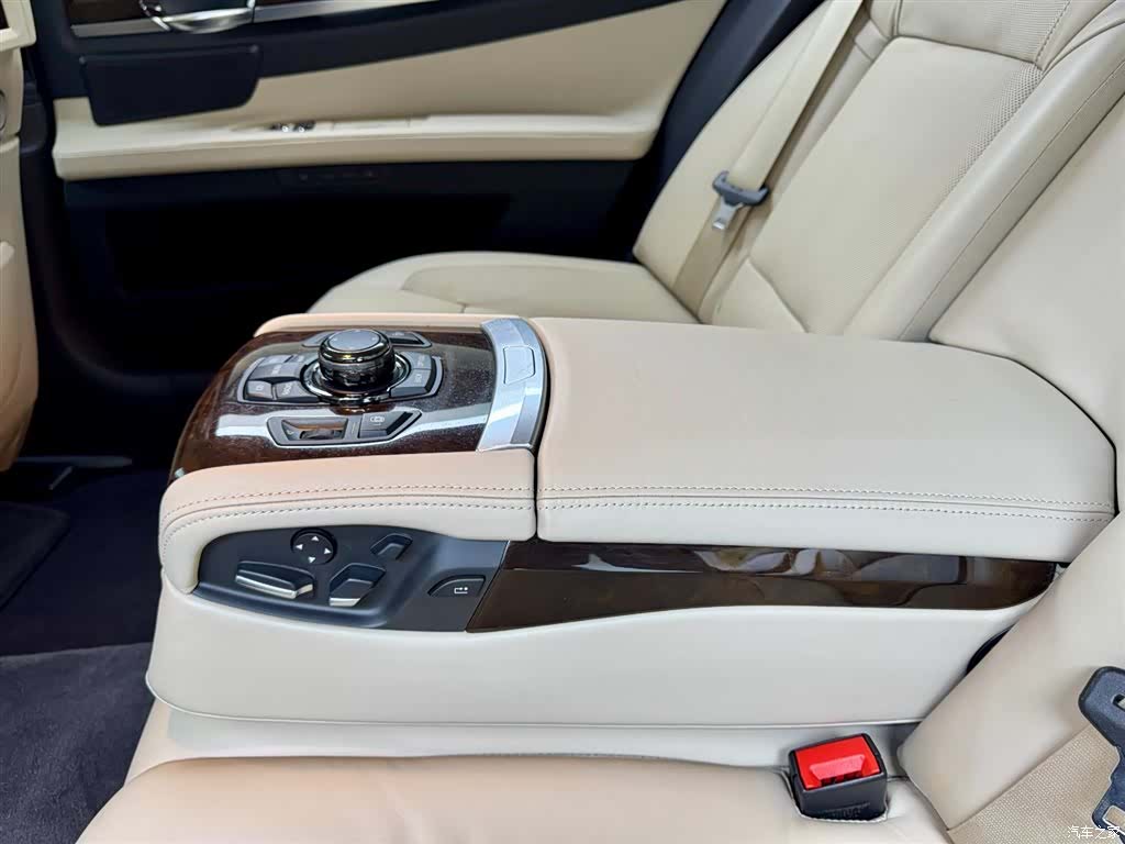 BMW 7 Series, 2011 22