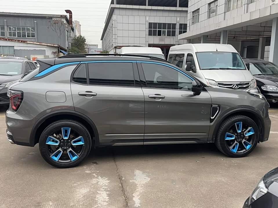 Lynk & Co 01
