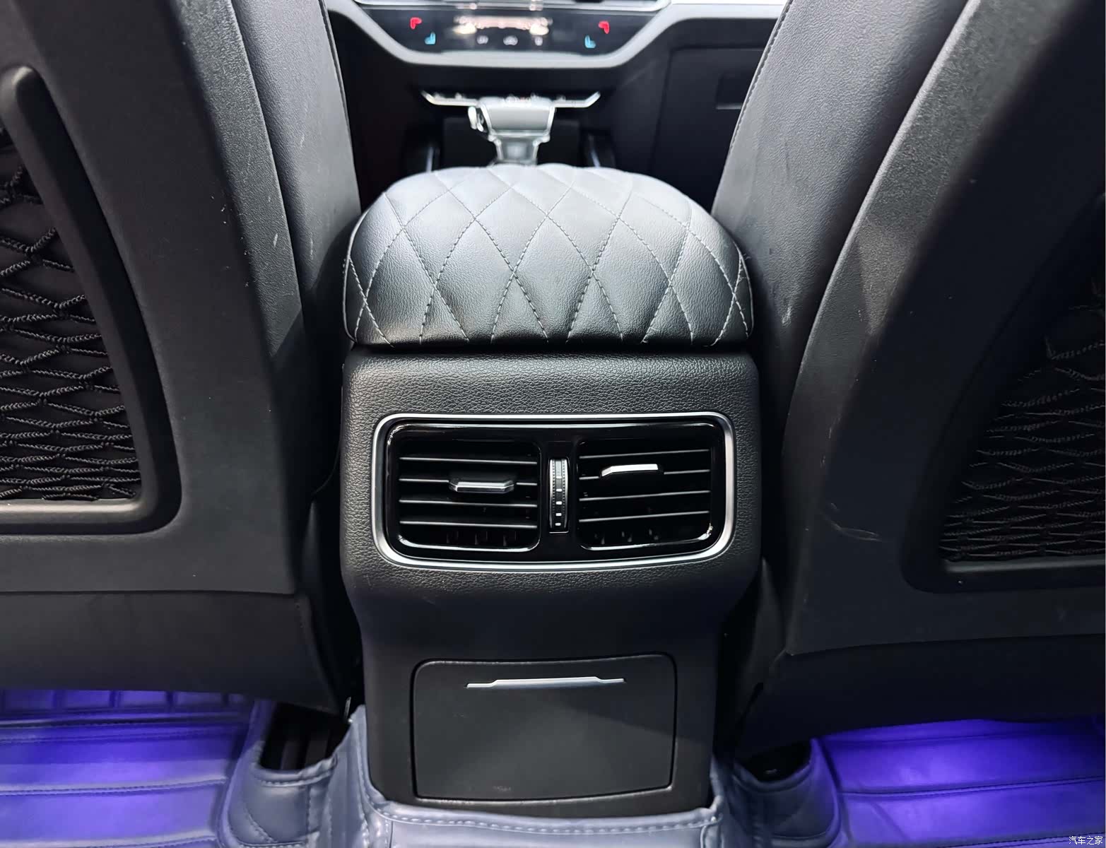 Hongqi HS5, 2021 12