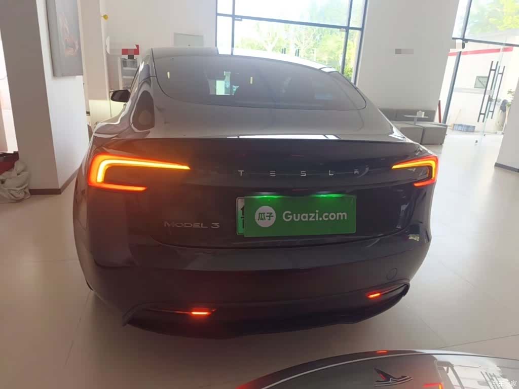 Tesla Model 3, 2024 4