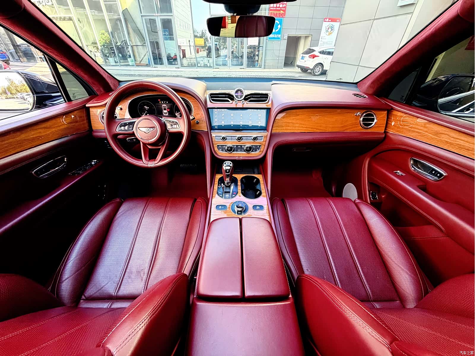Bentley Bentayga, 2021 40