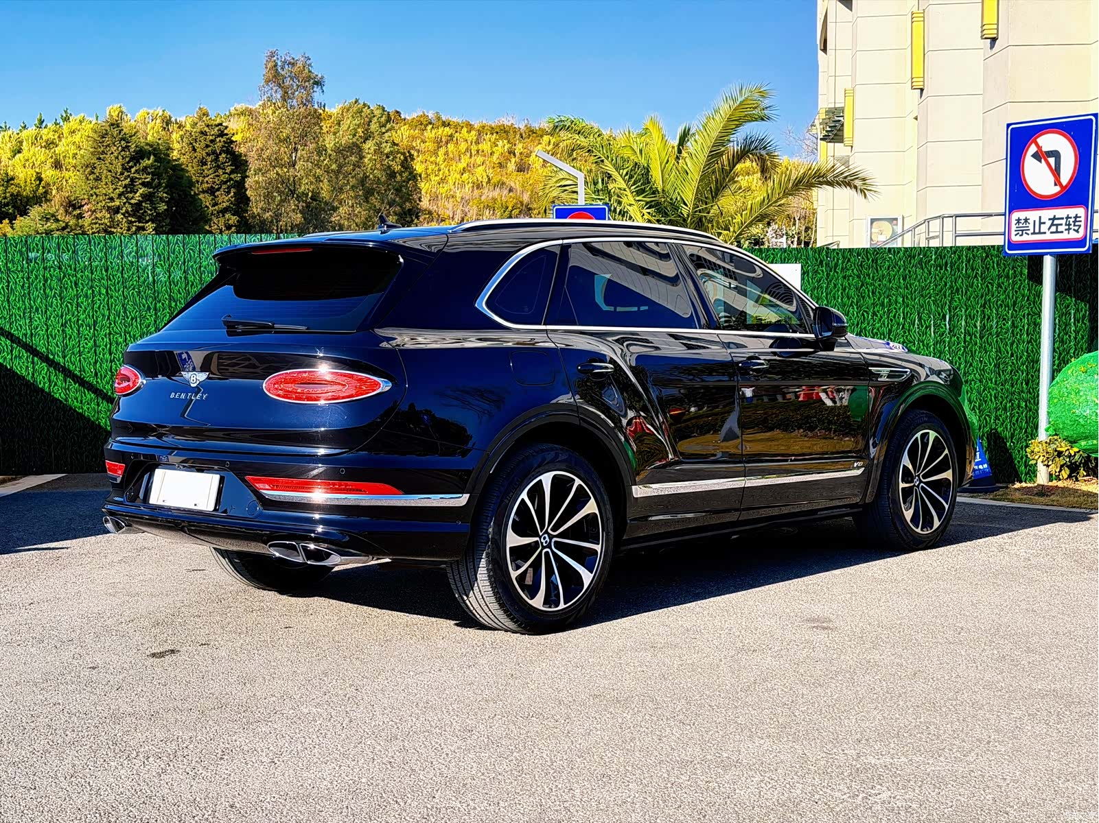 Bentley Bentayga, 2021 14