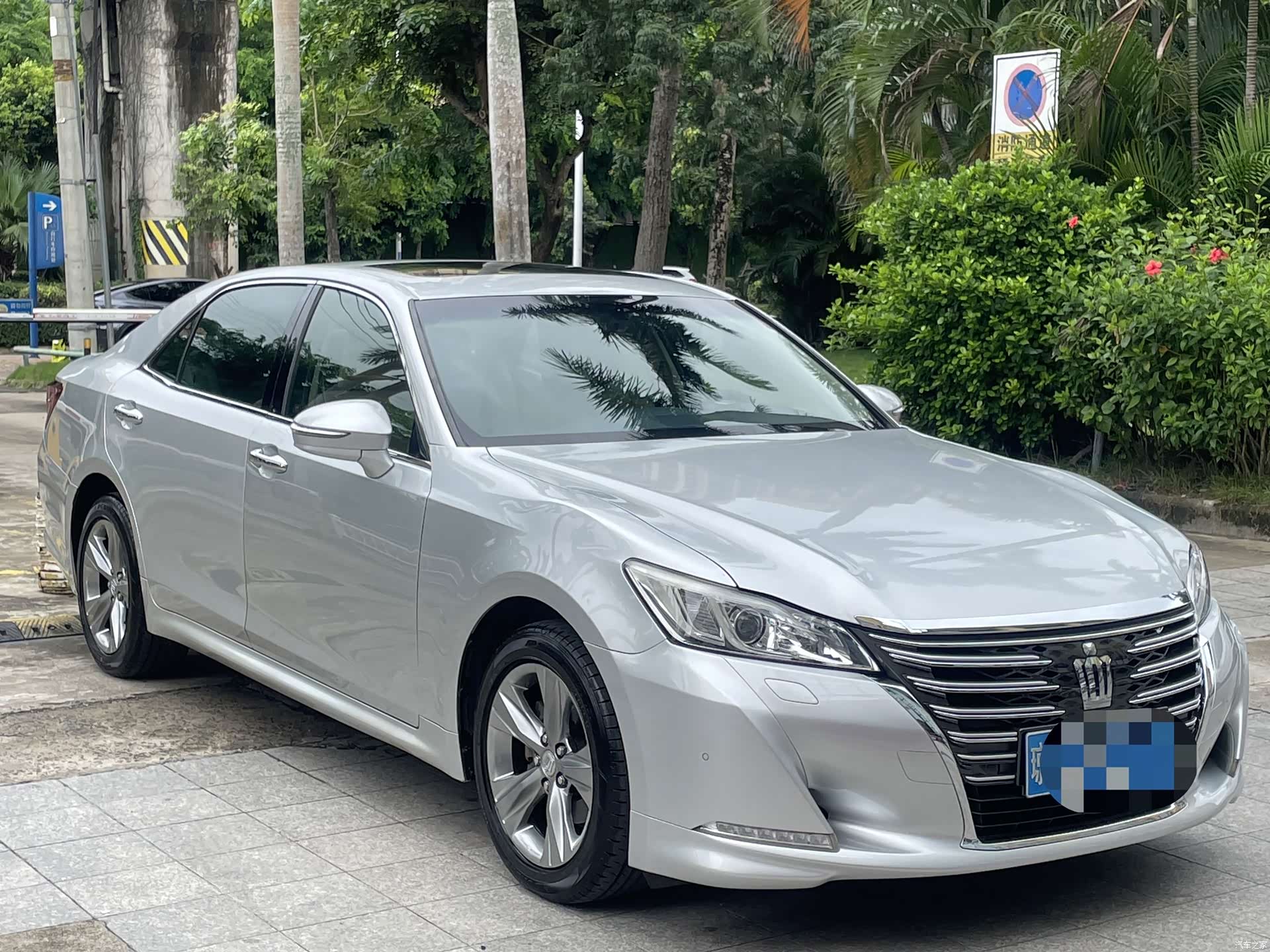 Toyota Crown, 2016 3