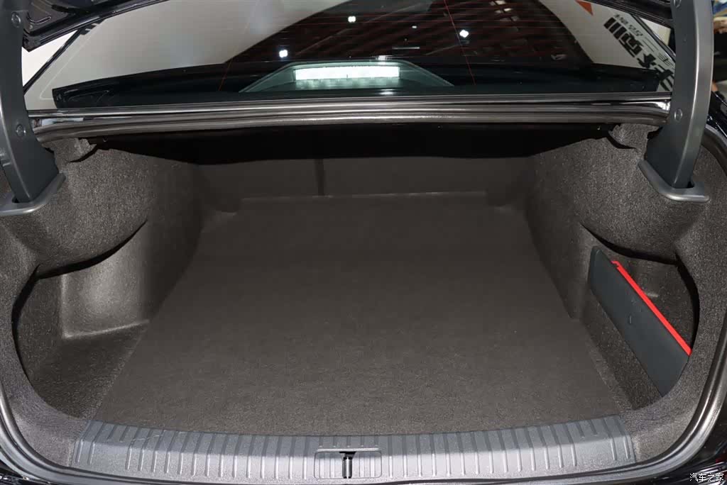 Volkswagen Passat, 2025 17